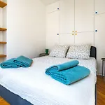 6 Guest Flat - Martyrs